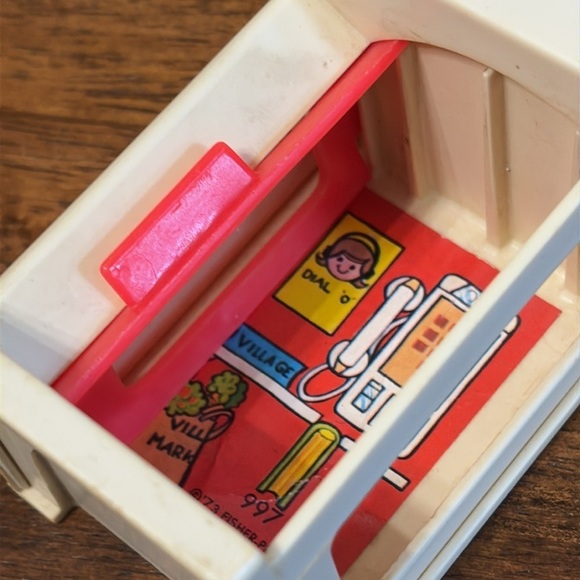 VINTAGE PRE OWNED FISHER PRICE LITTLE PEOPLE PHONE BOOTH WITH WORKING DOOR - Picture 7 of 11